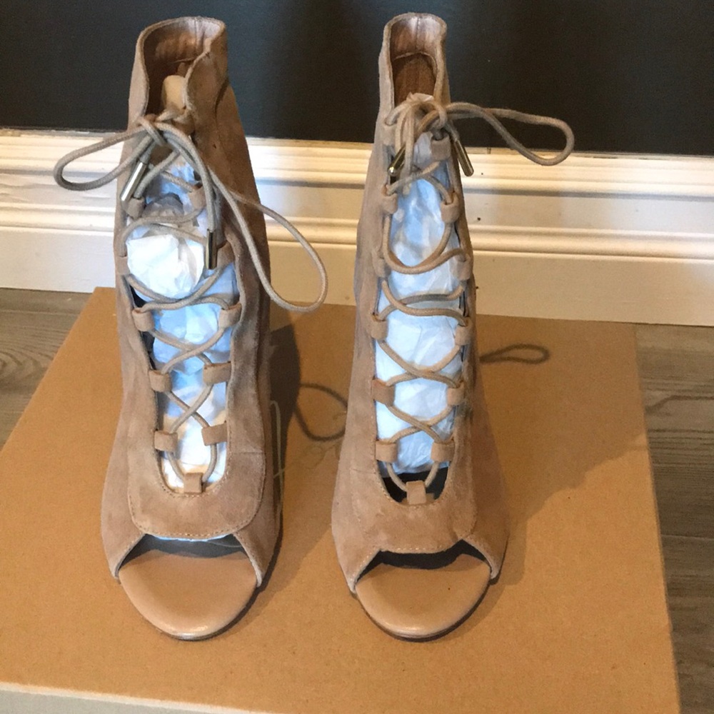 Shoes - Picture 2 of 4